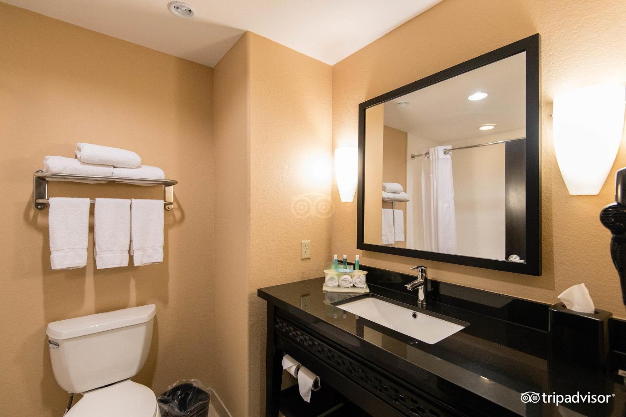 Comfort Inn & Suites Dallas Medical-Market Center Eksteriør bilde